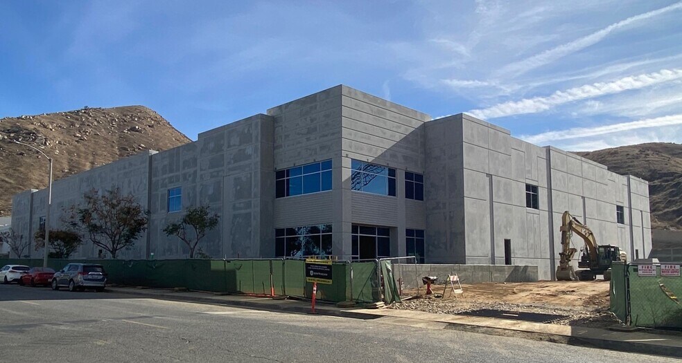 More Photos Of 900 Marlborough ave, Riverside Manufacturing For Lease
