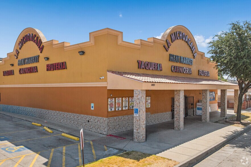 Primary Photo Of 2420 N Fitzhugh Ave, Dallas Supermarket For Lease