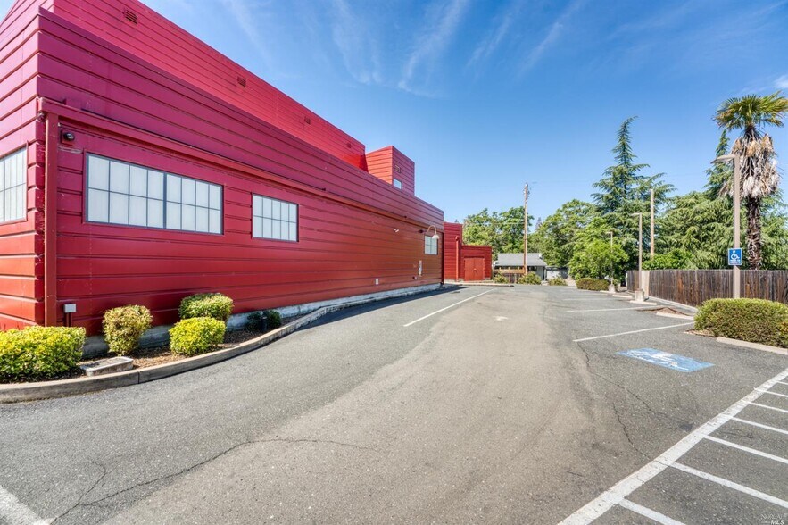 More Photos Of 3720 Main St, Kelseyville Drugstore For Sale