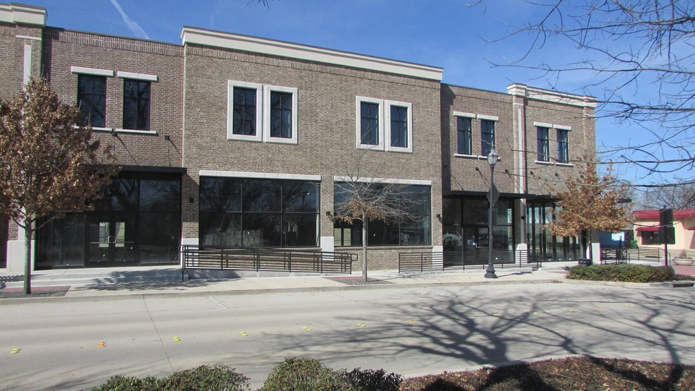 More Photos Of 409 N Oak St, Roanoke Storefront Retail Office For Lease