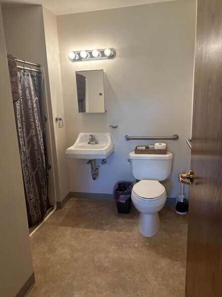 More Photos Of 215 E Church St, Lewellen Hotel For Sale