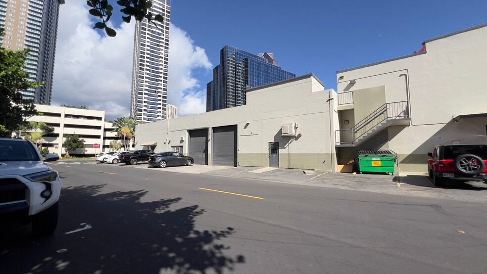 More Photos Of 729 Emily St, Honolulu Light Distribution For Lease