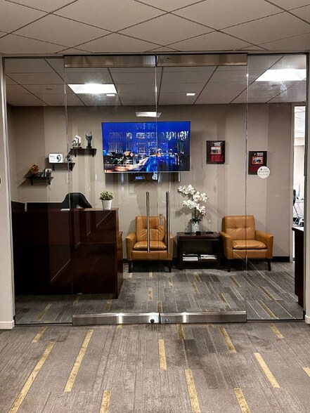 More Photos Of 400 N Ashley Dr, Tampa Office For Lease