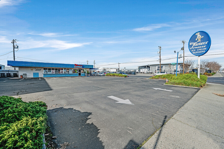 Primary Photo Of 2061 Alvarado St, San Leandro General Retail For Sale