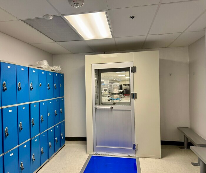 More Photos Of 17550 Gillette Ave, Irvine Manufacturing For Sale