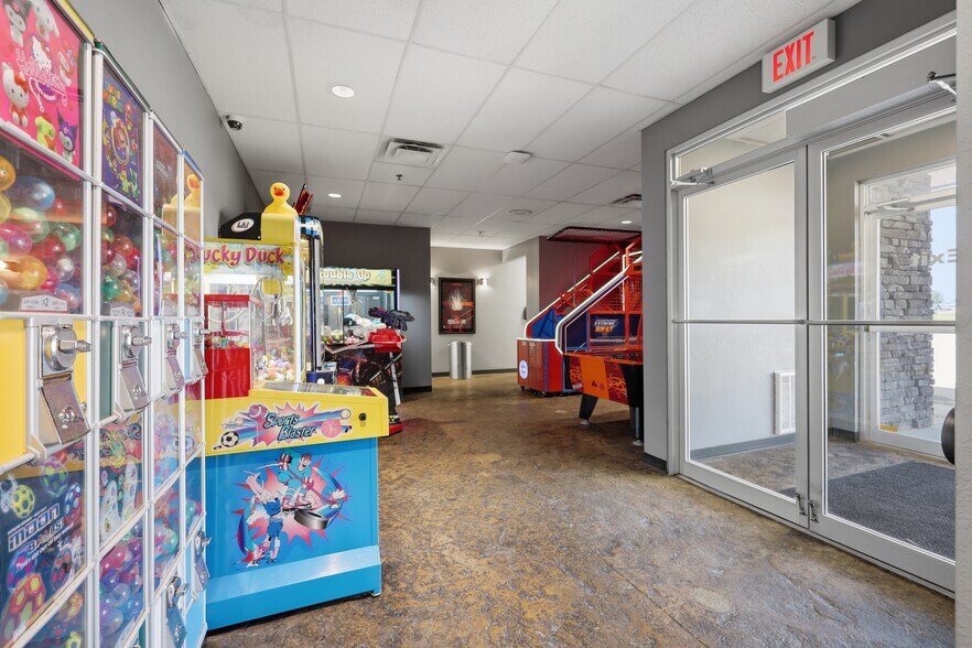 More Photos Of 9 Beju Industrial Dr, Sylvan Lake General Retail For Sale