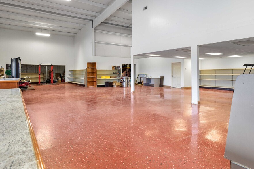 More Photos Of 660 New Hwy 68, Sweetwater Freestanding For Sale