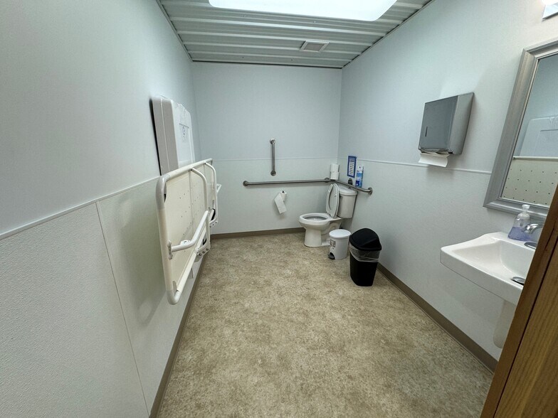 More Photos Of 3399 Peger Rd, Fairbanks Light Distribution For Lease