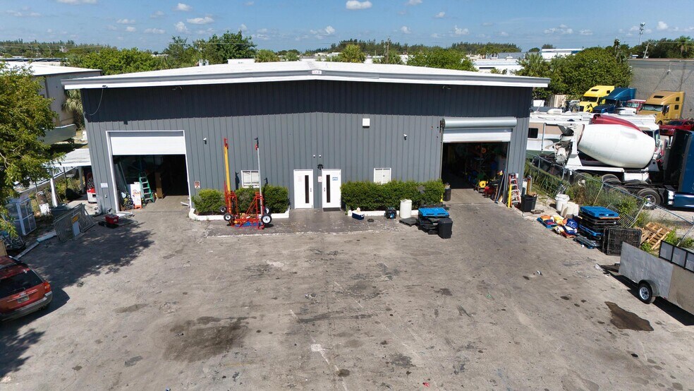 More Photos Of 13050 NW 43rd Ave, Opa Locka Warehouse For Lease