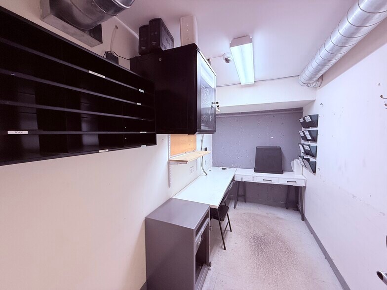 More Photos Of 391 Bank St, Ottawa Storefront Retail Office For Sale