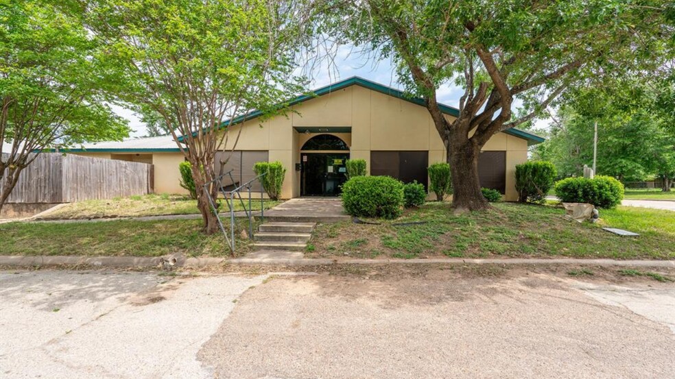 Primary Photo Of 700 Dyer St, Rockdale Healthcare For Sale