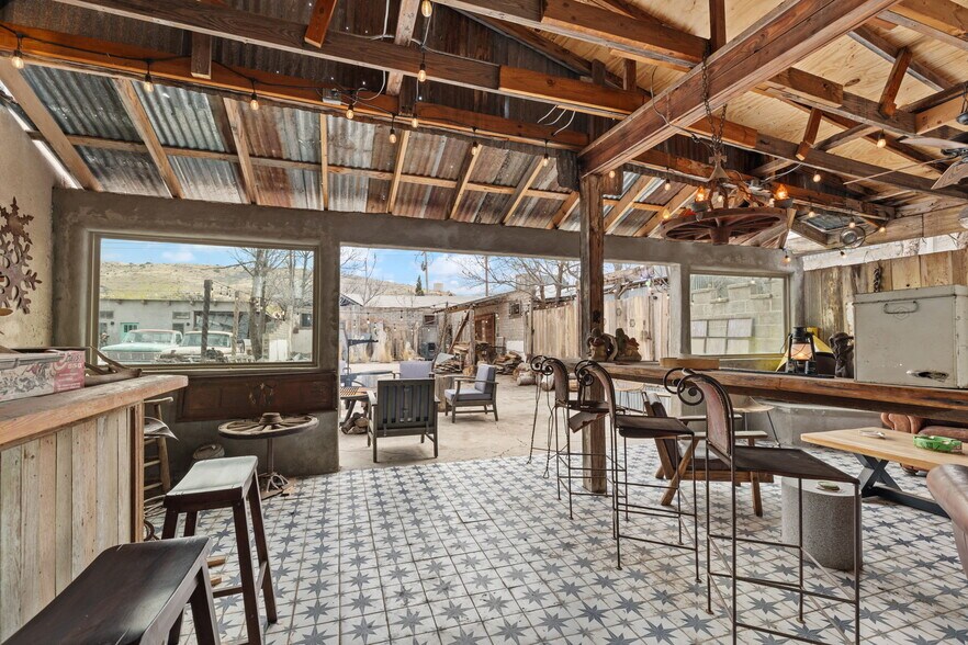 More Photos Of 206 W Murphy St, Alpine Specialty For Sale