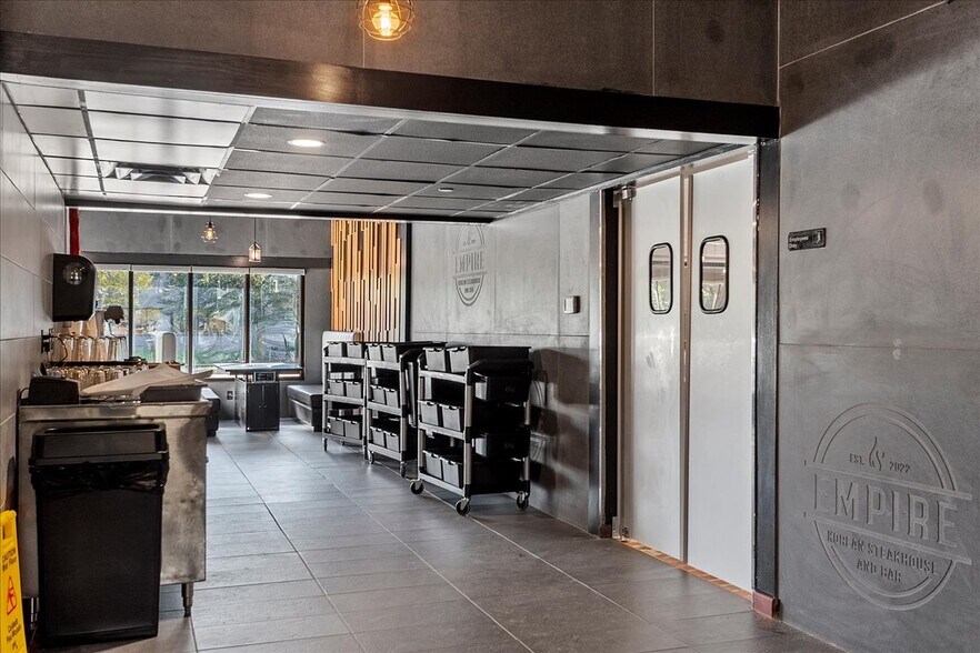 More Photos Of 2100 W White Oaks Dr, Springfield Restaurant For Sale
