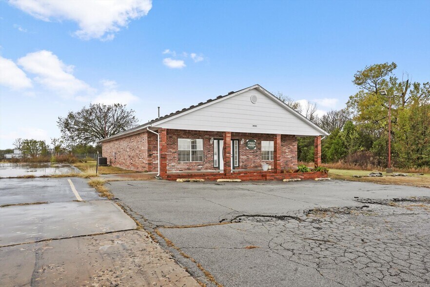 More Photos Of 9040 S Highway 51, Broken Arrow Office For Lease