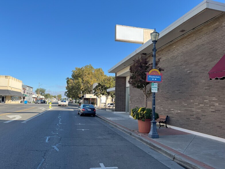 More Photos Of 178 N 1st St, Dixon Freestanding For Lease