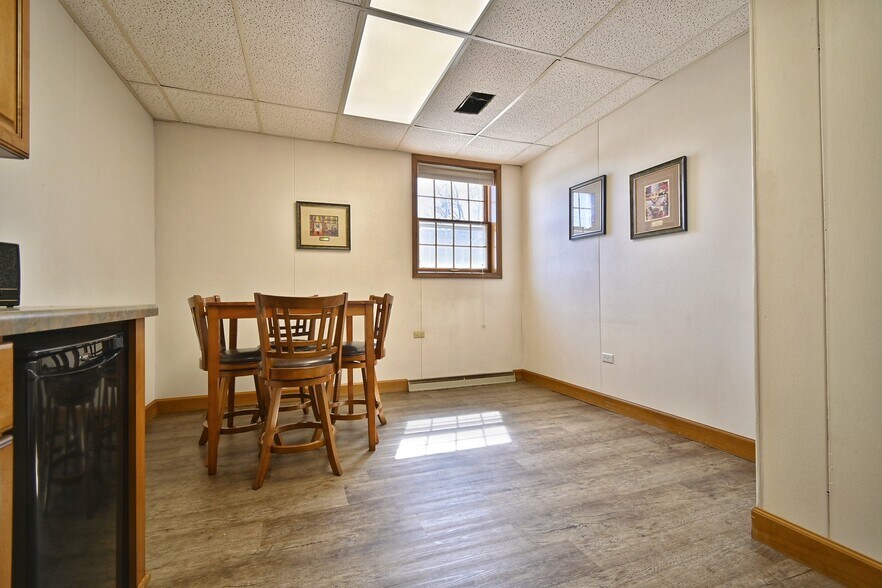 More Photos Of 425 S Adams St, Green Bay Office For Lease