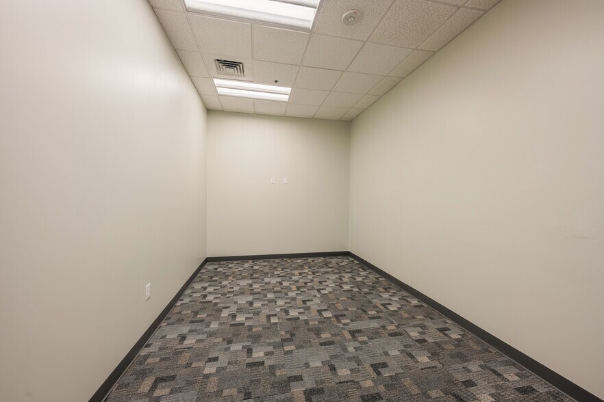 More Photos Of 5555 Northwest Pky, San Antonio Office For Lease