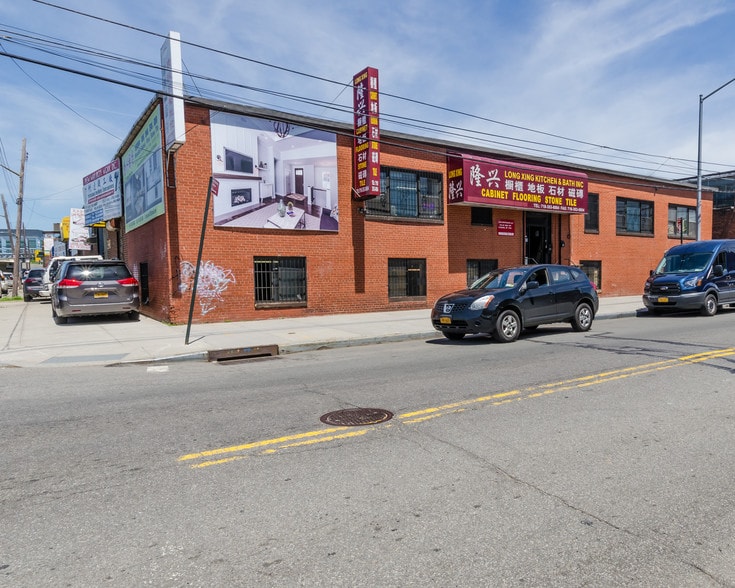 More Photos Of 3149 Higgins St, Flushing Warehouse For Lease