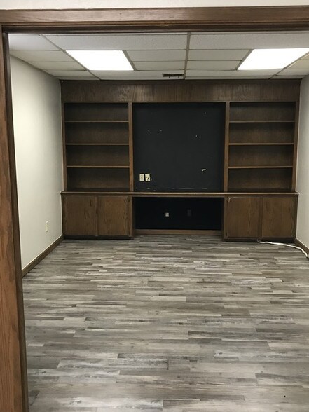 More Photos Of 901 N Virginia Ave, Oklahoma City Manufacturing For Lease