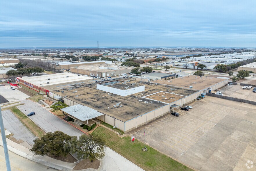 More Photos Of 2910 Avenue F, Arlington Warehouse For Sale