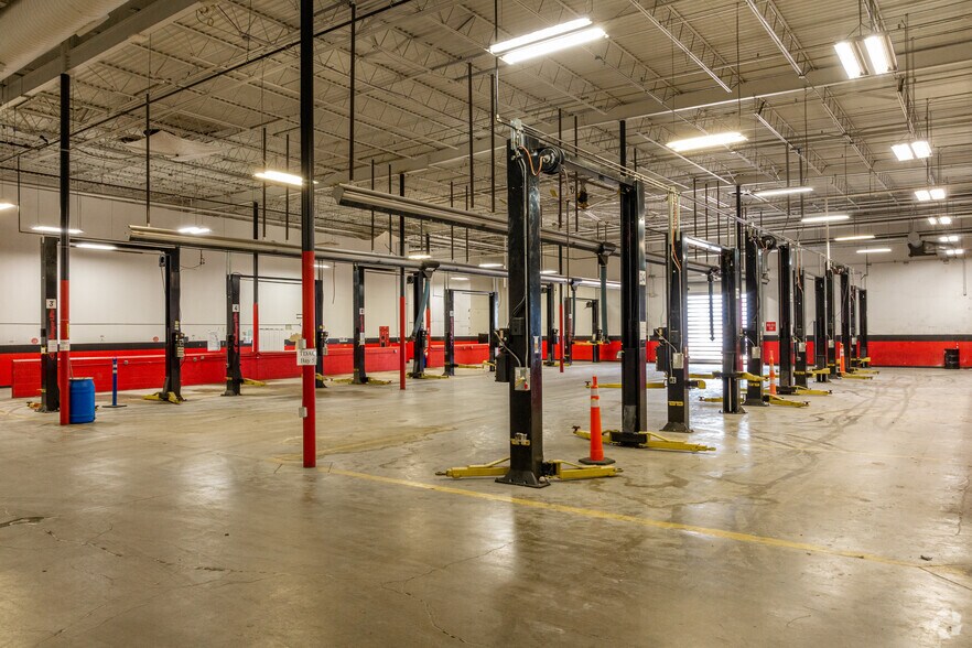 More Photos Of 12002 Southwest Fwy, Meadows Place Freestanding For Lease