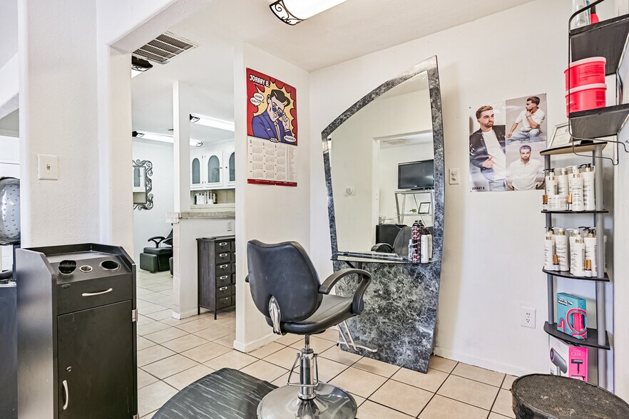 More Photos Of 5001 Luella Ave, Deer Park Office For Sale