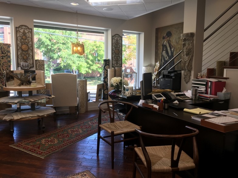 More Photos Of 4418 MacArthur Blvd NW, Washington Storefront Retail Office For Lease