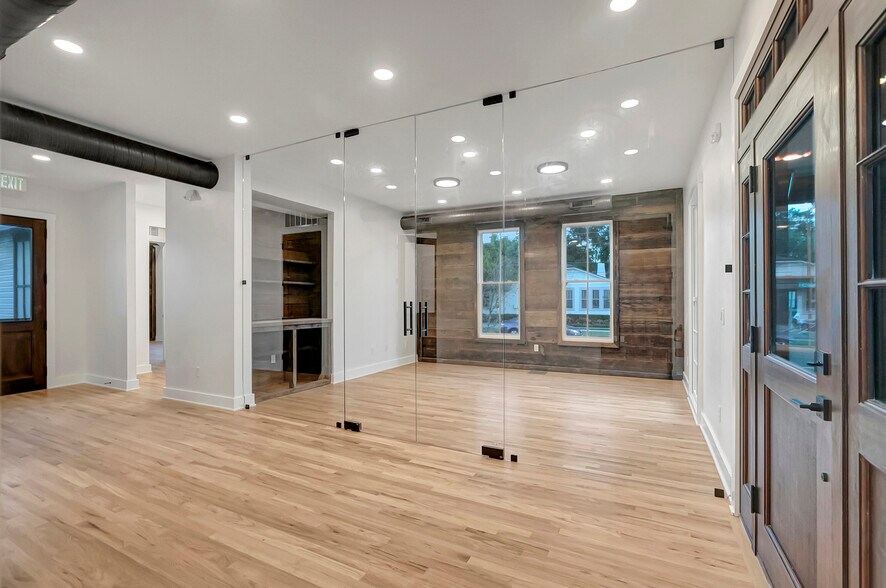 More Photos Of 2111 Cleveland St, Tampa Office For Sale
