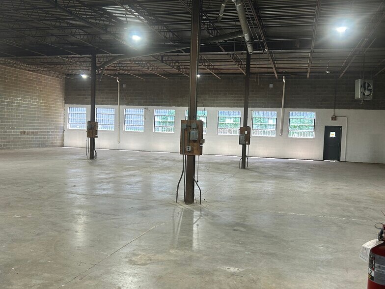 More Photos Of 5207-5209 Holland Dr, Beltsville Warehouse For Sale