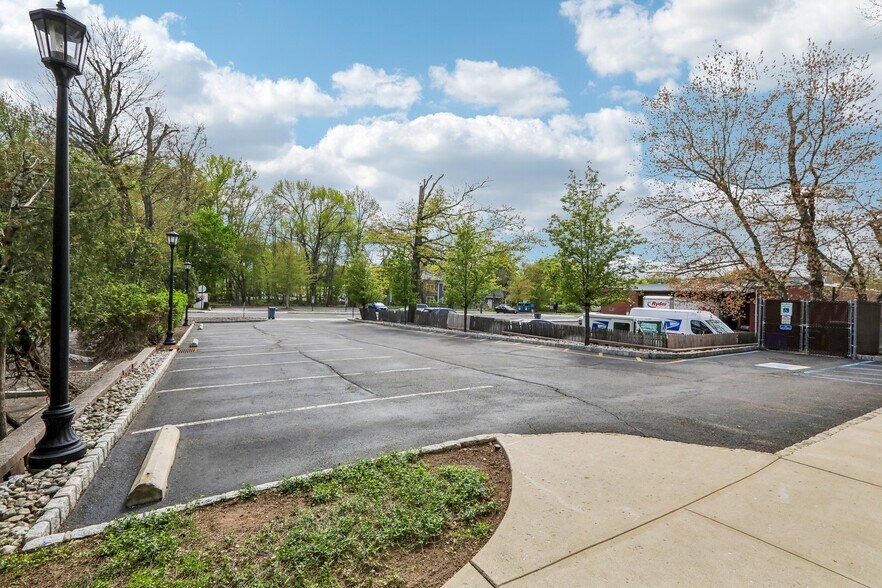 More Photos Of 92 Union Ave, Cresskill Office For Sale