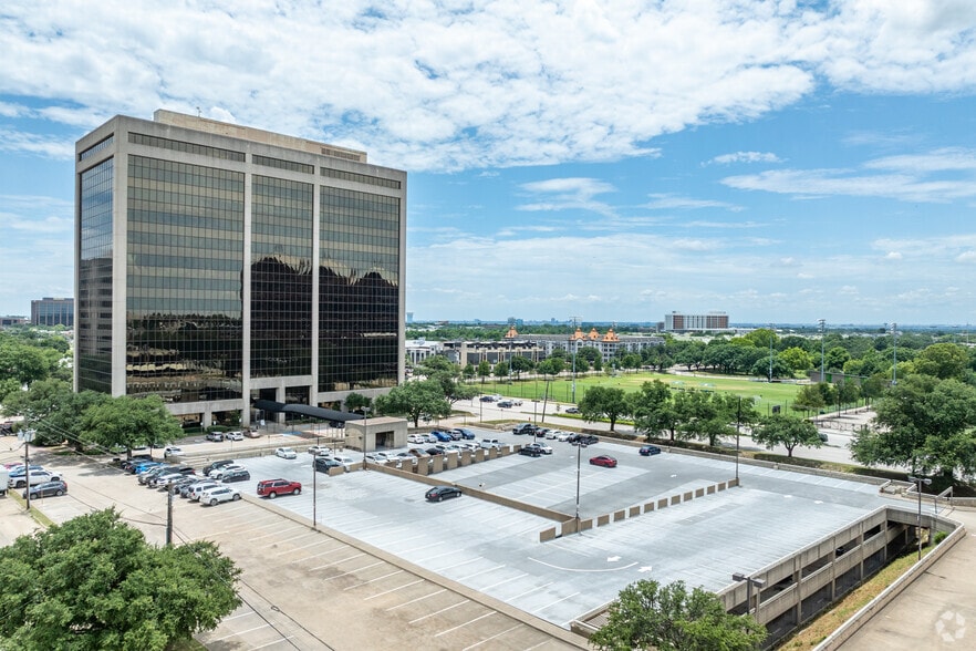 More Photos Of 4201 Spring Valley Rd, Dallas Office For Lease