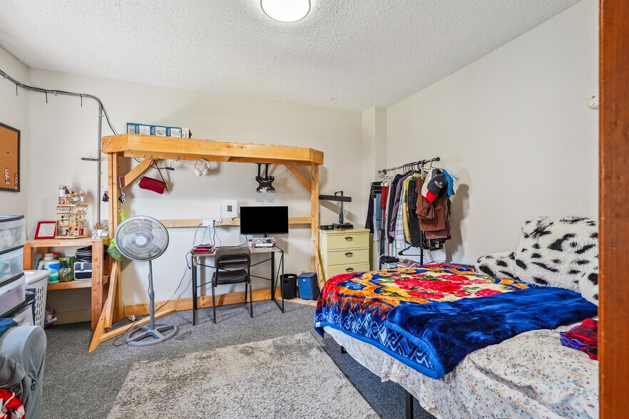 More Photos Of 920 High St, Grinnell Apartments For Sale