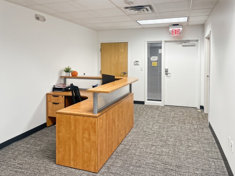 More Photos Of 6063 Hudson Rd, Woodbury Office For Lease