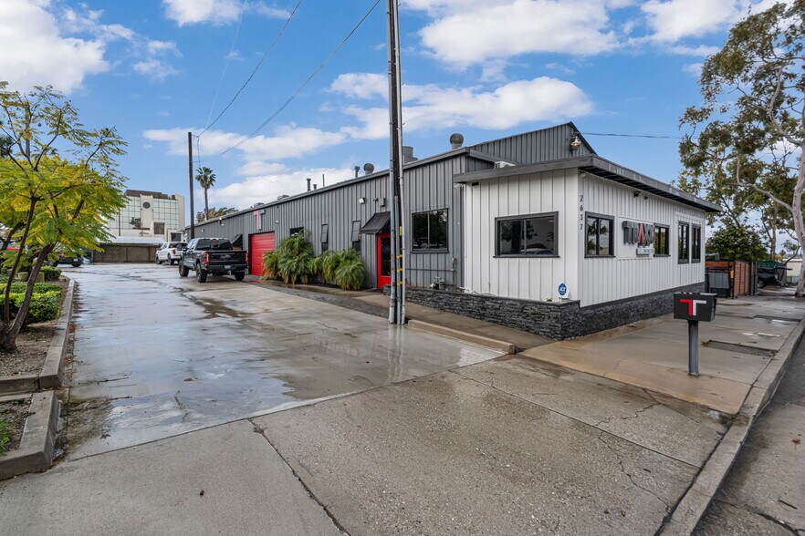 Primary Photo Of 2637 Saint Louis Ave, Signal Hill Warehouse For Sale