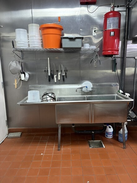 More Photos Of 1661 E Monte Vista Ave, Vacaville General Retail For Lease