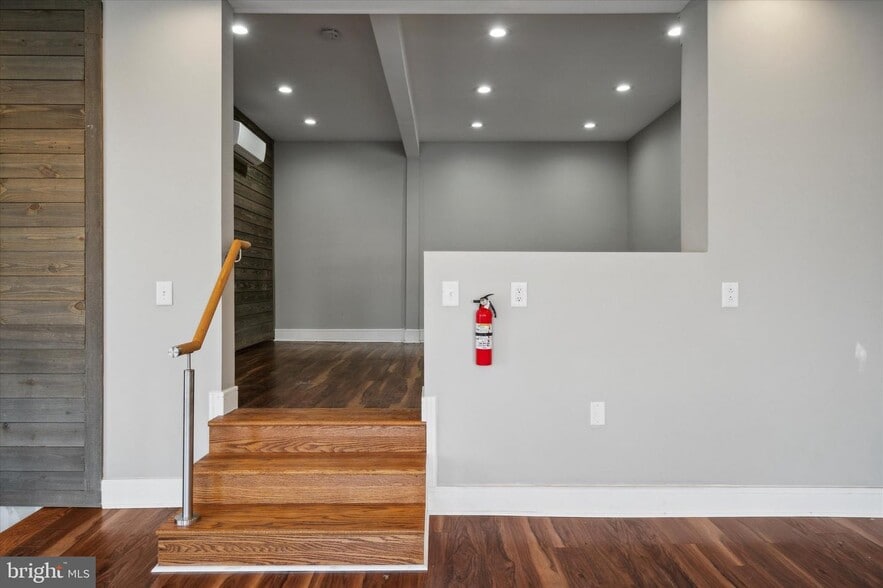 More Photos Of 229 S Easton Rd, Glenside Storefront Retail Residential For Sale