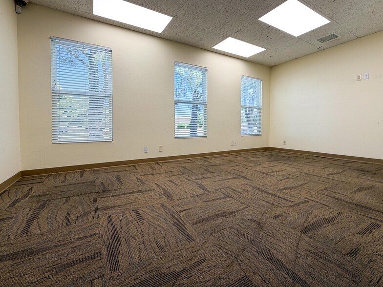 More Photos Of 15371 Bonanza Rd, Victorville Office For Lease