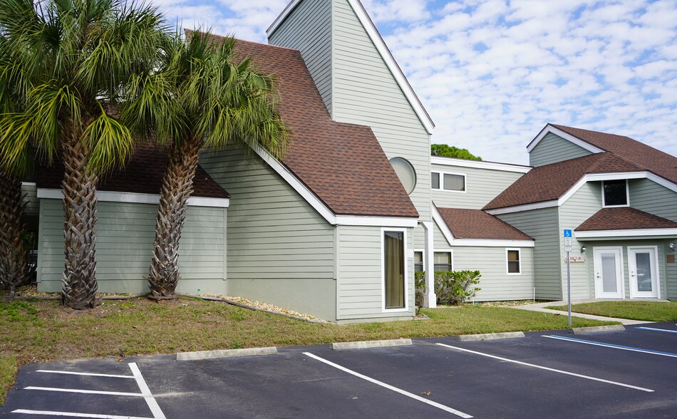 More Photos Of 10225 Ulmerton Rd, Largo Office For Lease