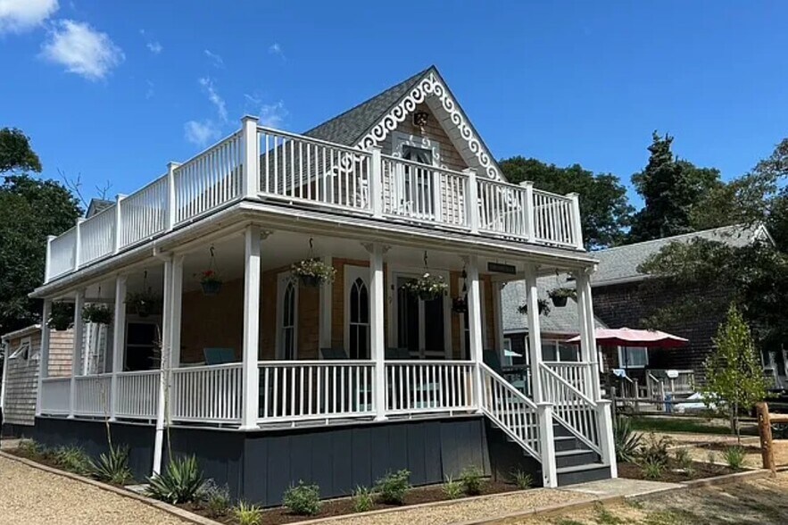 More Photos Of 9 Brunswick Ave, Vineyard Haven Specialty For Sale
