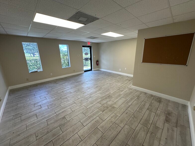 More Photos Of 16210-16214 Aviation Loop Dr, Brooksville Warehouse For Lease