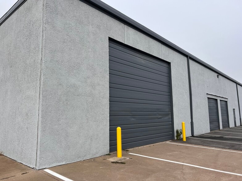 More Photos Of 812-814 Blue Mound Rd, Saginaw Warehouse For Lease