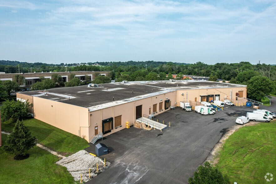 More Photos Of 2930 Turnpike Dr, Hatboro Warehouse For Lease