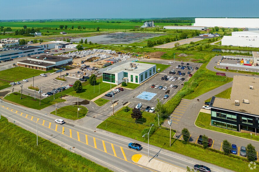 More Photos Of 1555 Boul Lionel-Boulet, Varennes Office For Lease