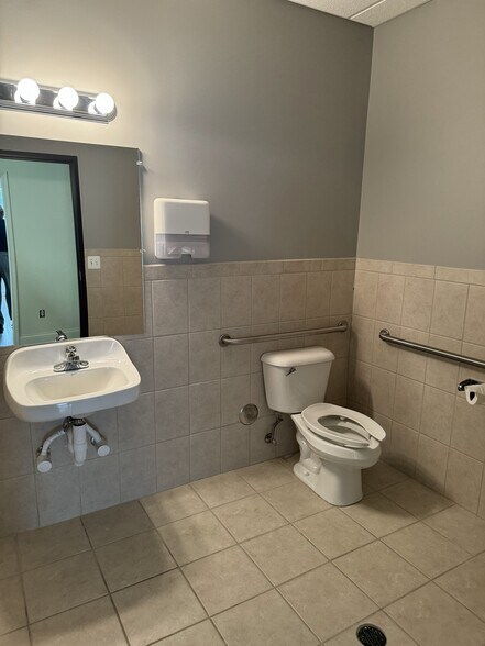 More Photos Of 8155 Annsbury Dr, Utica Office For Lease