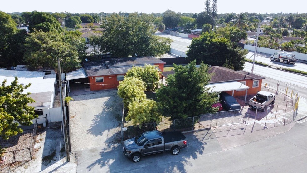 More Photos Of 3575 NW 103rd St, Miami Multifamily For Sale