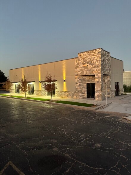 More Photos Of 2141 E 8th St, Odessa Freestanding For Lease