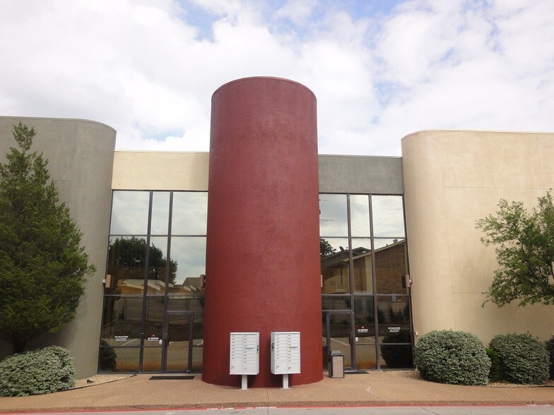 More Photos Of 2921 Brown Trl, Bedford Office For Lease