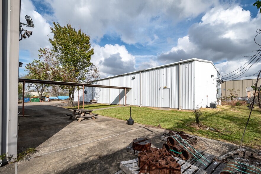 More Photos Of 2061 Magnolia Dr, Pasadena Industrial For Sale