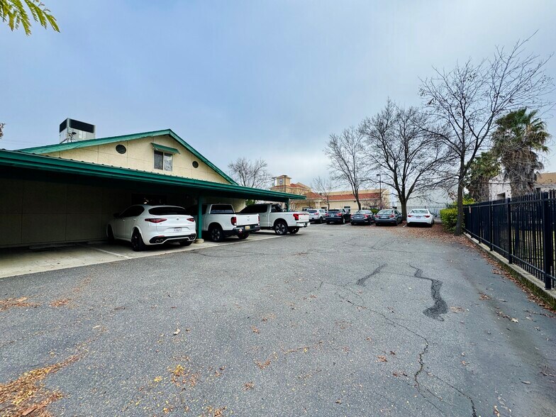 More Photos Of 2036 Railroad Ave, Redding Office For Sale