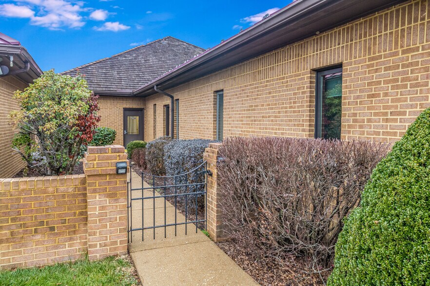 More Photos Of 419 Chatham Square Office Park, Fredericksburg Office For Lease